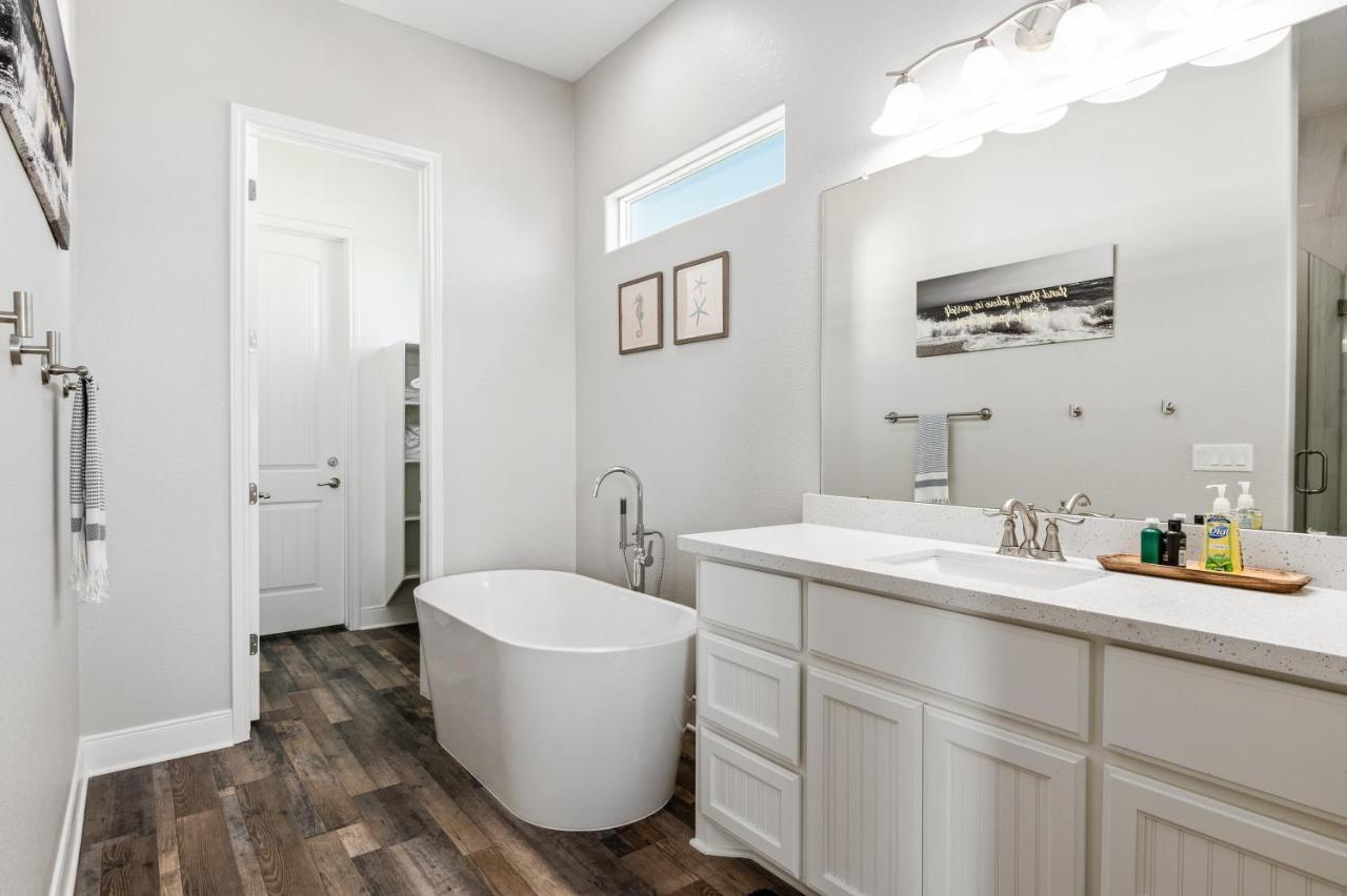 Stylish 4Br Crystal Beach Retreat Walk To Beach Bolivar Peninsula 外观 照片